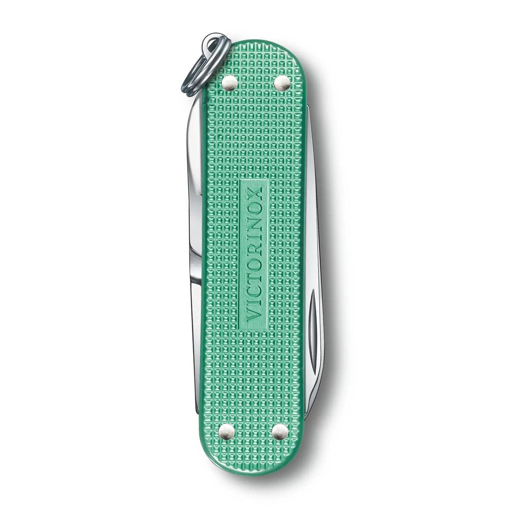 Navaja Victorinox Classic SD Alox 58mm Sweet Berry con acabado anodizado y 5 funciones