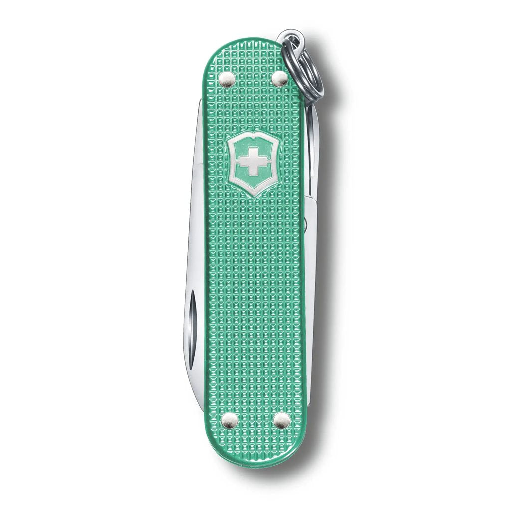 Navaja Victorinox Classic SD Alox 58mm Sweet Berry con acabado anodizado y 5 funciones