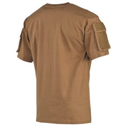 Camiseta táctica color coyote con panel VELCRO y bolsillo en la manga, 100% algodón