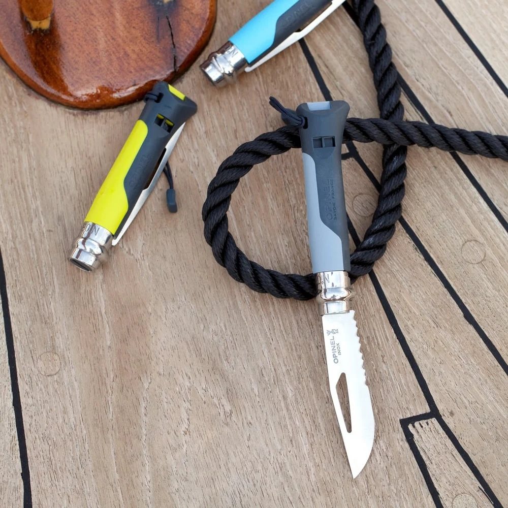 Cuchillo Opinel VR N08 OUTDOOR INOX verde con filo combinado para actividades outdoor