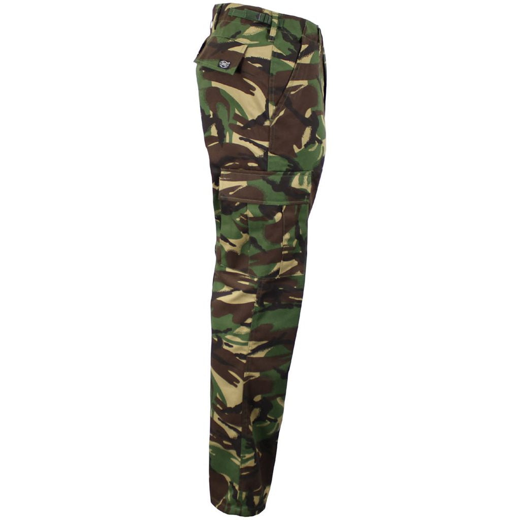 Pantalones BDU corte US con camuflaje británico DPM, 65% poliester 35% algodon
