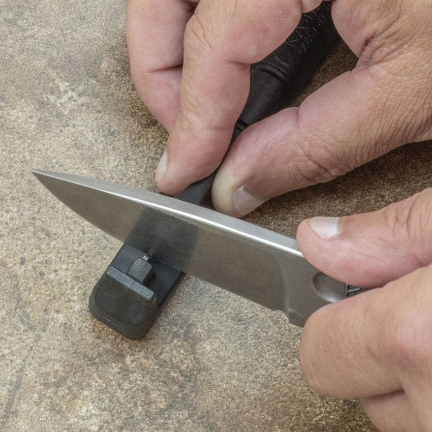 Afilador Ka-Bar Ceramid negro, filo 22,5° por lado (45° total)