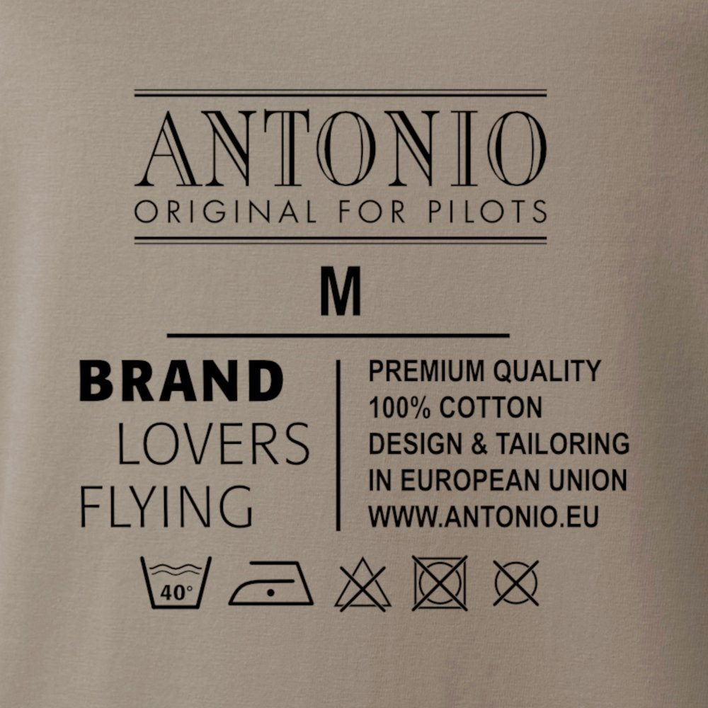 Camiseta marrón en homenaje al aviador checo Metod Vlach