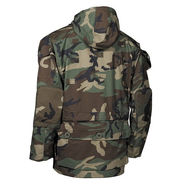 Chaqueta Commando Smock Woodland MFH en camuflaje, con capucha y múltiples bolsillos prácticos