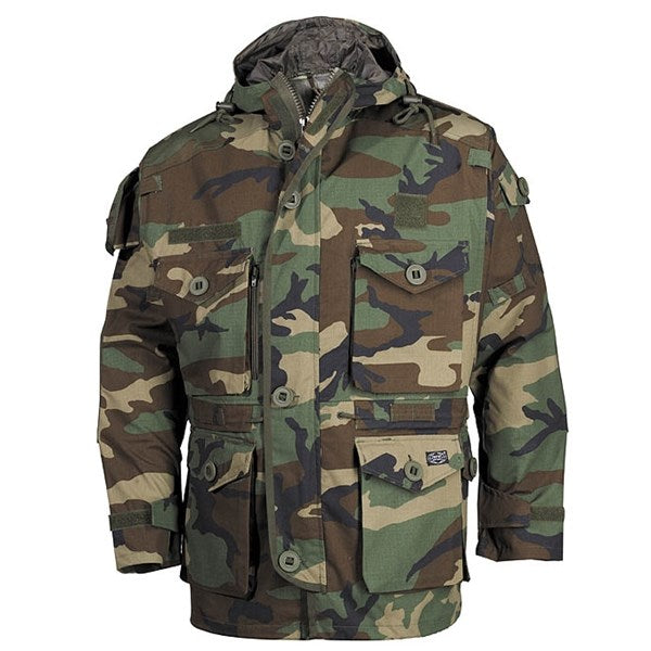 Chaqueta Commando Smock Woodland MFH en camuflaje, con capucha y múltiples bolsillos prácticos