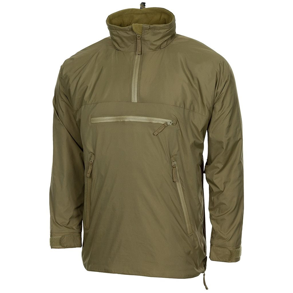 Bunda GB Thermal ligera verde, vista frontal con capucha guardada en el cuello y bolsillos frontales
