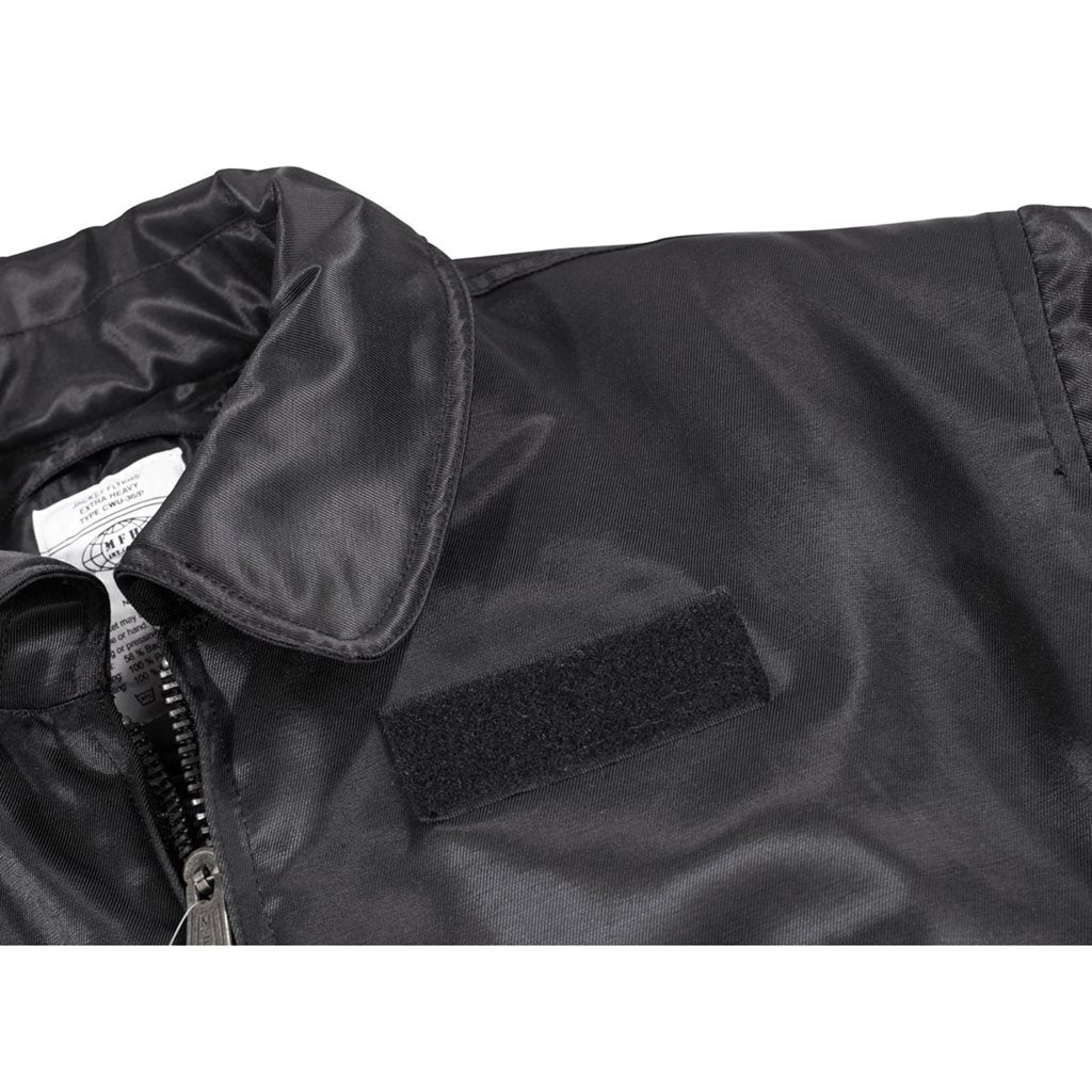 Chaqueta CWU negra en material resistente, repelente al agua y resistente al viento