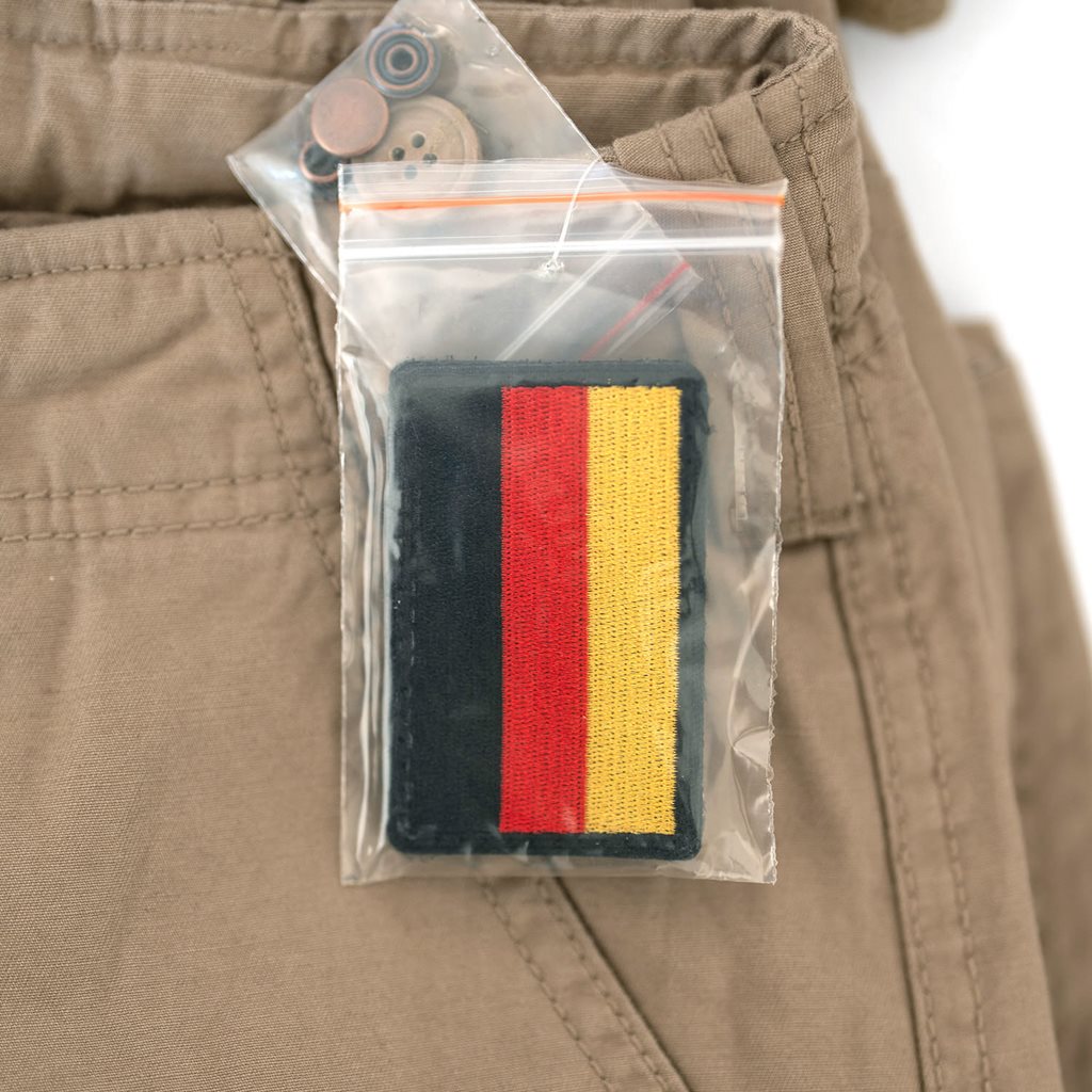 Bermudas AIRBORNE VINTAGE khaki con parche en bolsillo del muslo