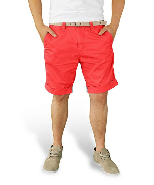 Pantalones cortos XYLONTUM Chino rojos, ligeros, inspirados en uniformes militares s. XIX, con cinturón contrastante.