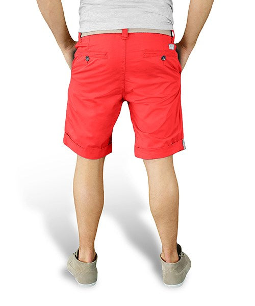 Pantalones cortos XYLONTUM Chino rojos, ligeros, inspirados en uniformes militares s. XIX, con cinturón contrastante.