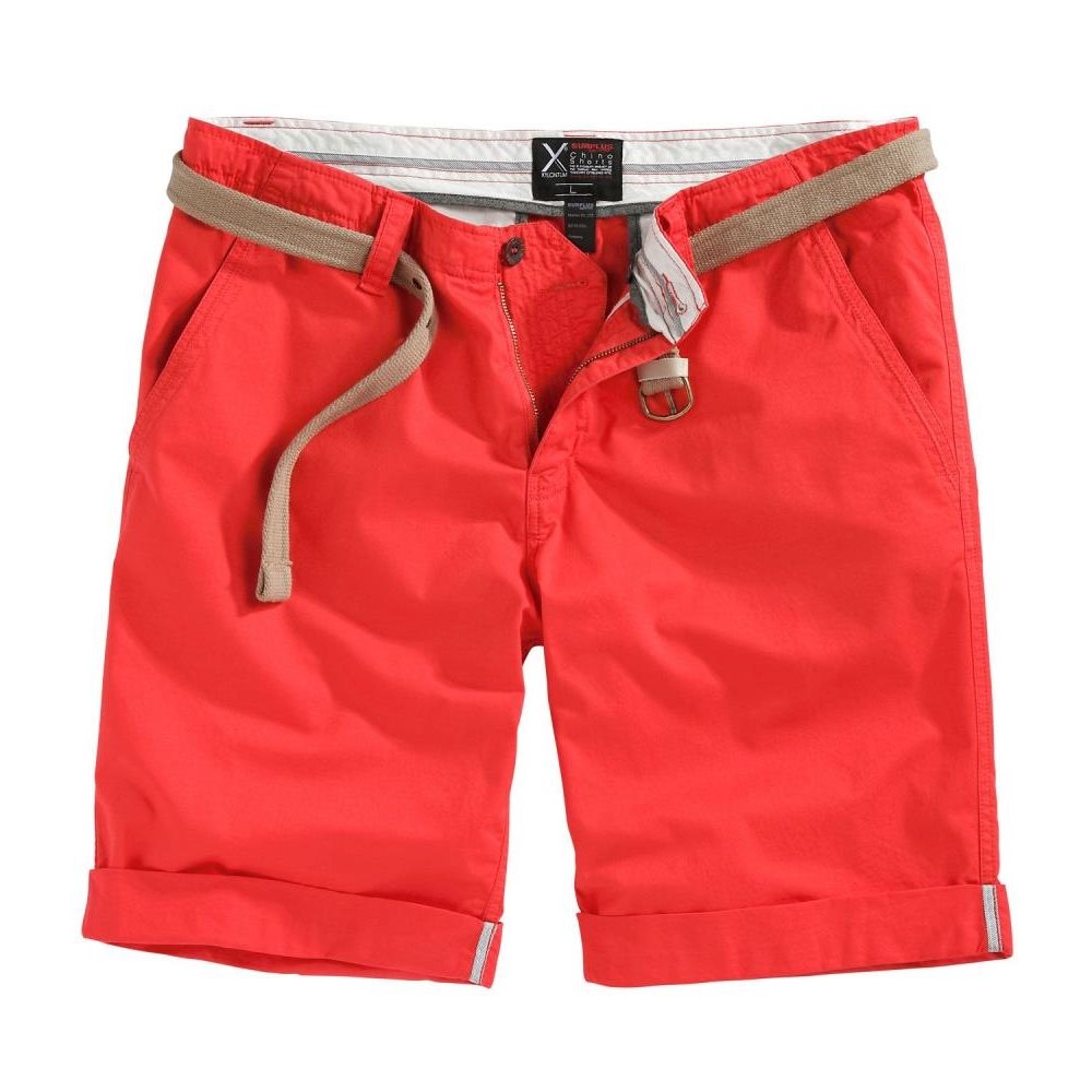 Pantalones cortos XYLONTUM Chino rojos, ligeros, inspirados en uniformes militares s. XIX, con cinturón contrastante.
