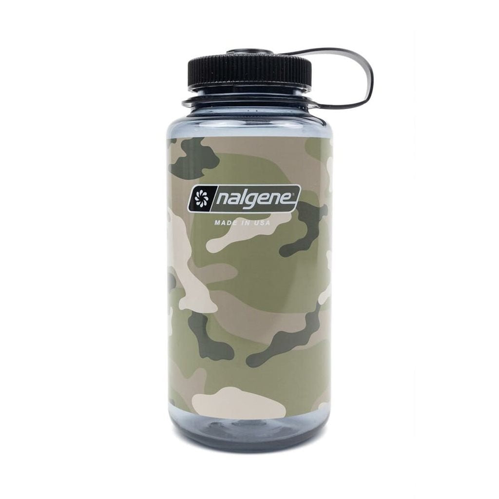 Botella Nalgene 1 litro con funda camuflaje y tapón roscado sujeto.