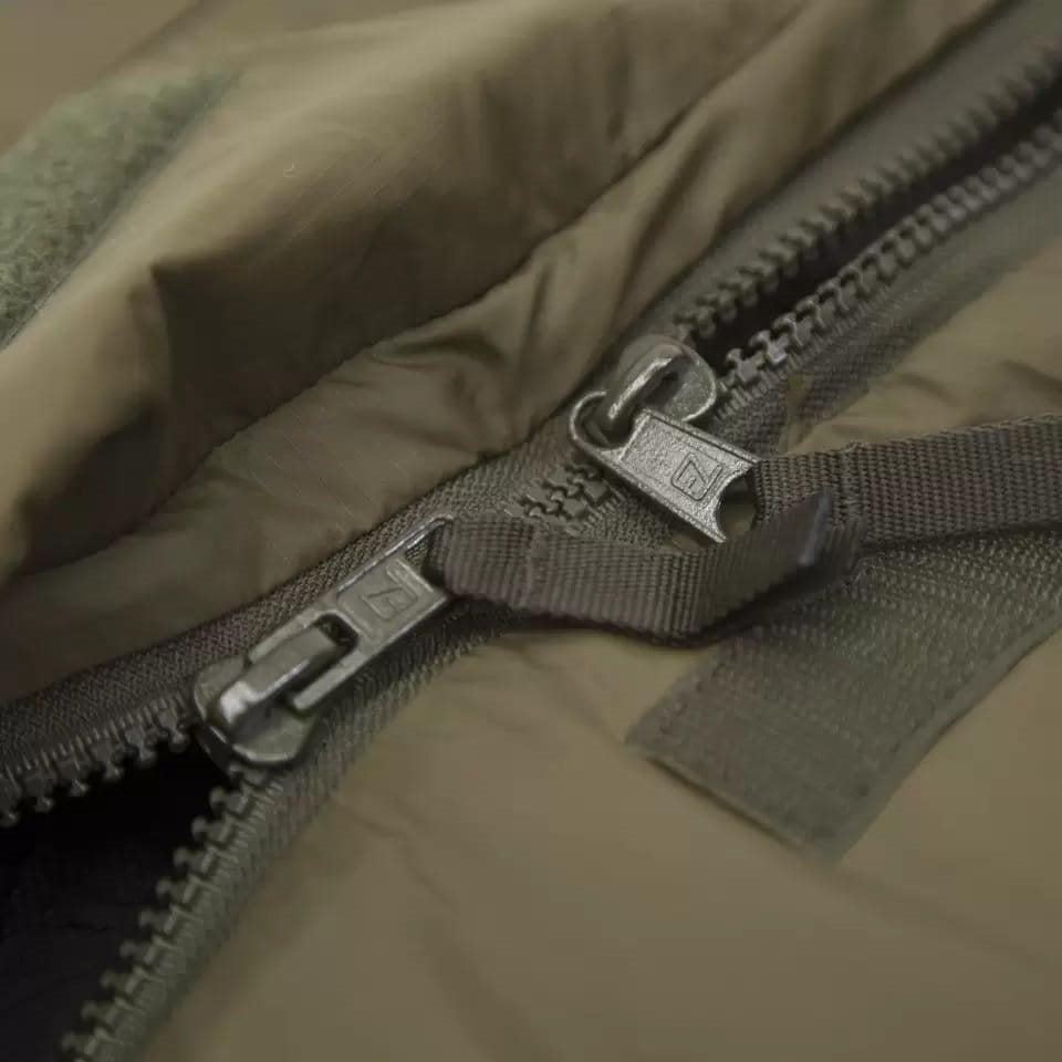 Imagen del saco de dormir momia DEFENCE 1 ZEENÝ