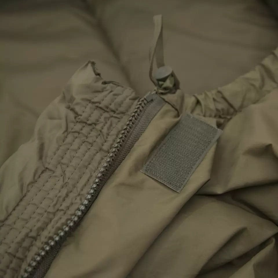 Imagen del saco de dormir momia DEFENCE 1 ZEENÝ