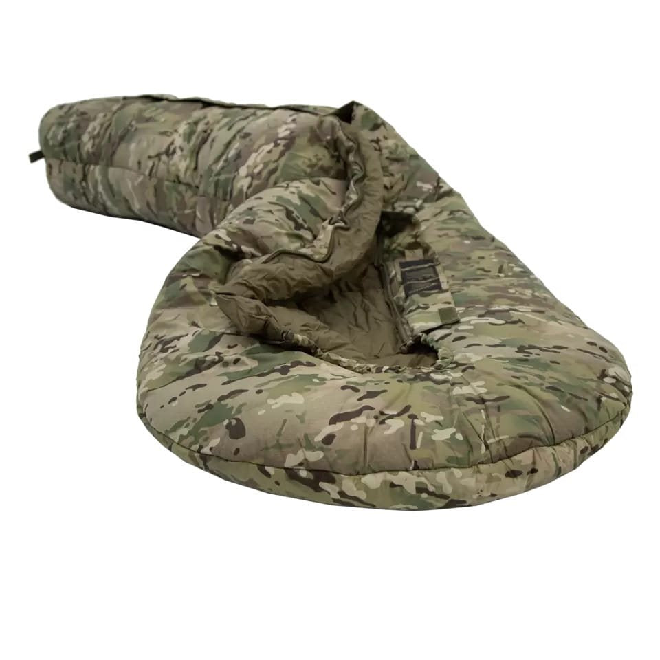 Imagen del saco de dormir DEFENCE 4 en forma de momia, usado por varios ejércitos de la OTAN.