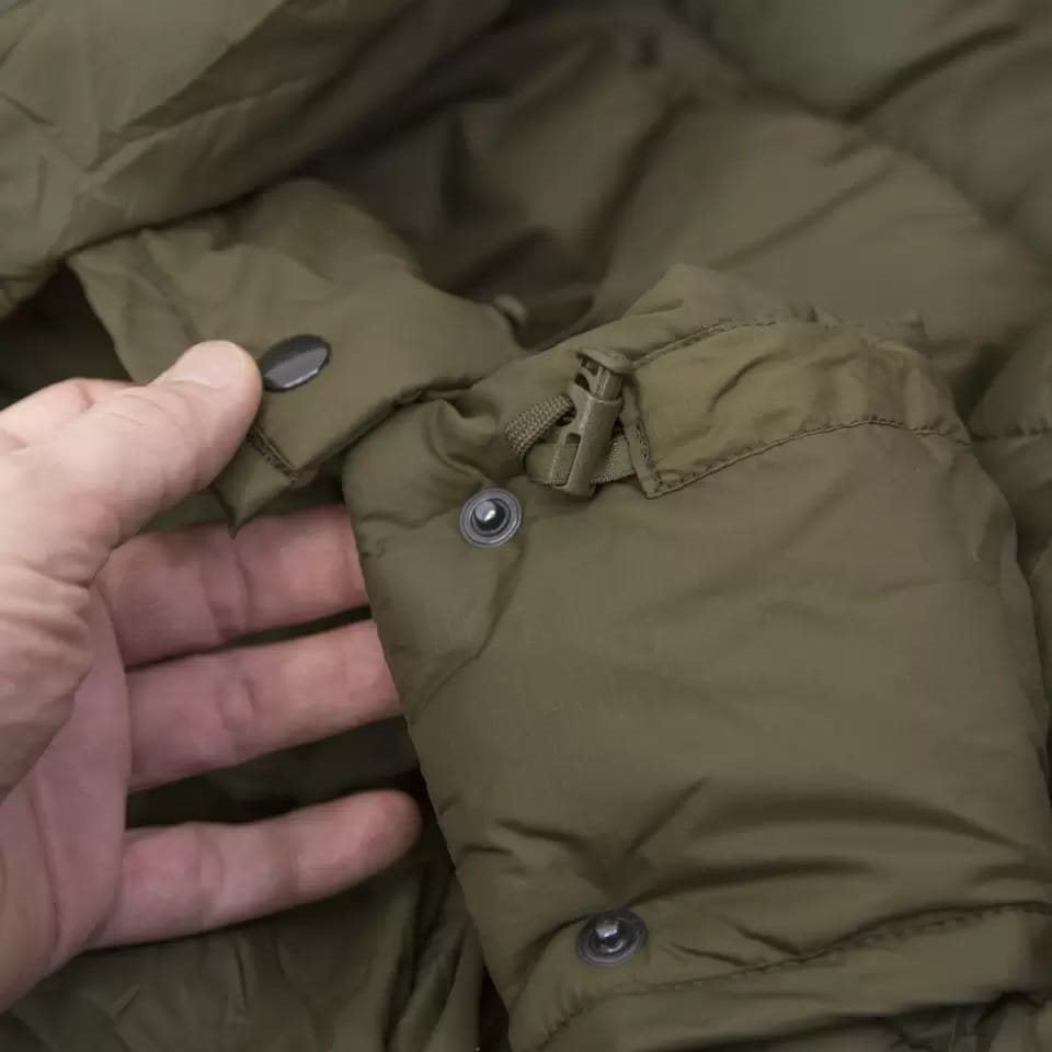 Saco de dormir DEFENCE 6 verde, tipo momia, usado por unidades de la OTAN en condiciones árticas
