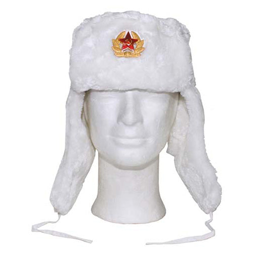 Ushanka rusa blanca con insignia y estrella