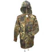 Parka BW Flecktarn con capucha sin relleno vista frontal con bolsillos y cierre