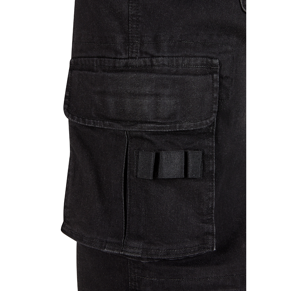 Pantalones cargo denim negros con múltiples bolsillos y cordón ajustable en los bajos