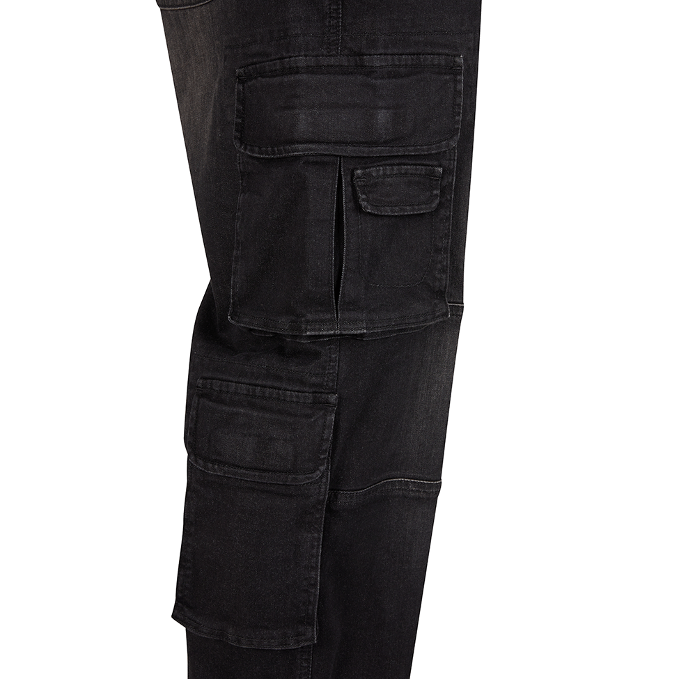 Pantalones cargo denim negros con múltiples bolsillos y cordón ajustable en los bajos