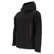 Chaqueta impermeable APHA negra, vista frontal con capucha y cremallera