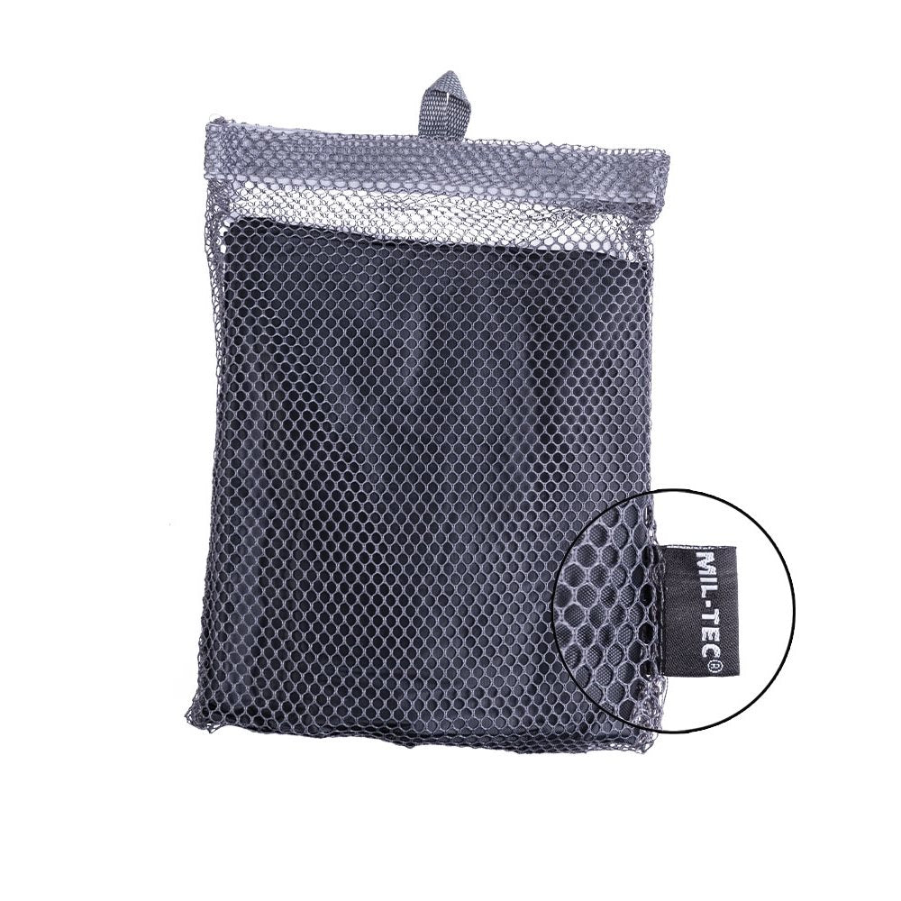 Poncho WET WEATHER verde desplegado con funda de poliéster de malla incluida