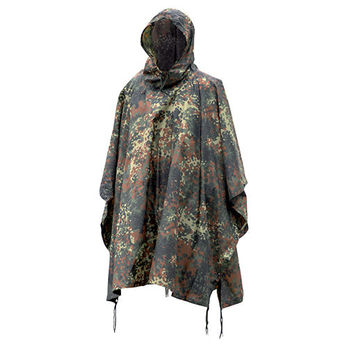 Poncho US rip-stop verde desplegado junto a su bolsa de transporte, tamaño 210 x 150 cm