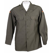 Camisa militar BW verde con dos bolsillos de pecho, bolsillo para bolígrafo y parche Bundeswehr en las mangas