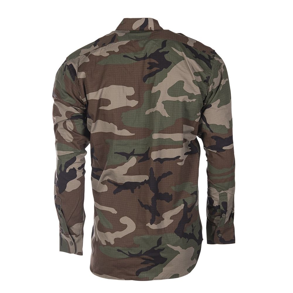 Camisa de campo Woodland rip-stop 100% algodon con bolsillos frontales y puños abotonados