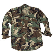 Camisa de campo Woodland rip-stop 100% algodon con bolsillos frontales y puños abotonados