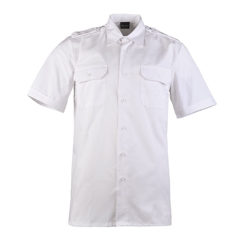 Camisa de servicio blanca con cierre de botones, dos bolsillos de pecho con solapa, hombreras y puños ajustables