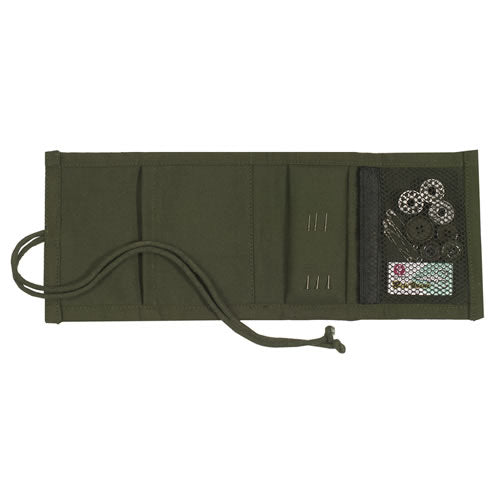 Set de costura en estuche verde con tijeras, hilo y alfileres