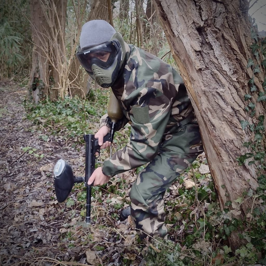 Mono Paintball Woodland - protección para paintball y airsoft