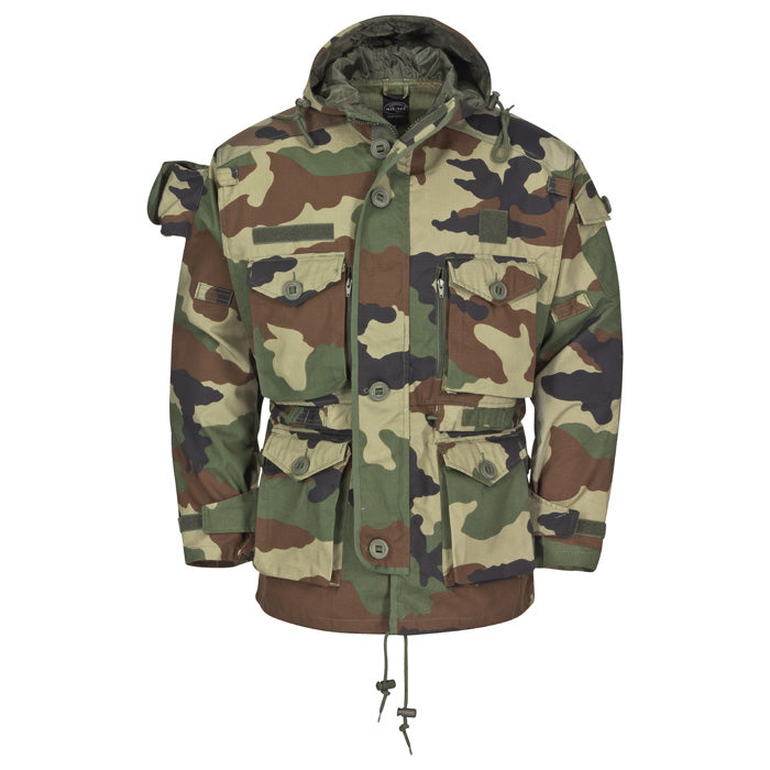 Chaqueta ligera con capucha CCE Tarn, vista frontal con capucha y múltiples bolsillos