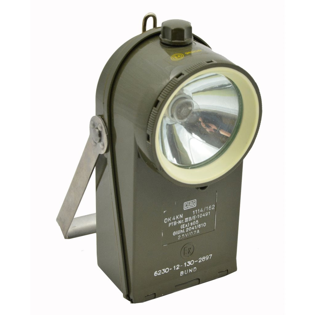Linterna de mano militar BW CEAG verde con asa y protección IP54
