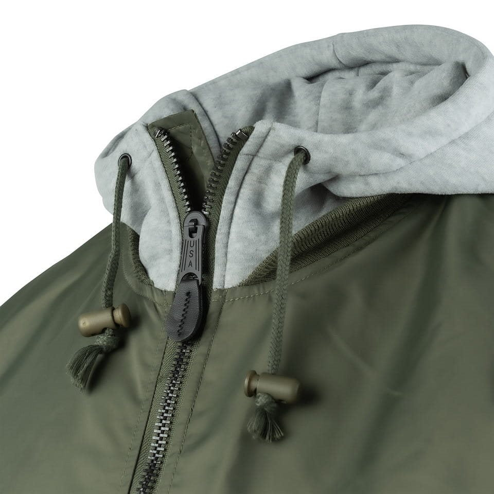 Chaqueta bomber MA1 con capucha ZEENÁ, exterior de nylon y cuello de algodón