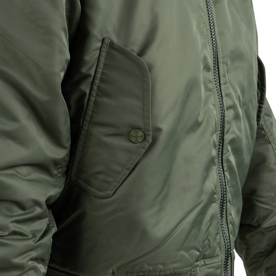 Chaqueta bomber MA1 con capucha ZEENÁ, exterior de nylon y cuello de algodón