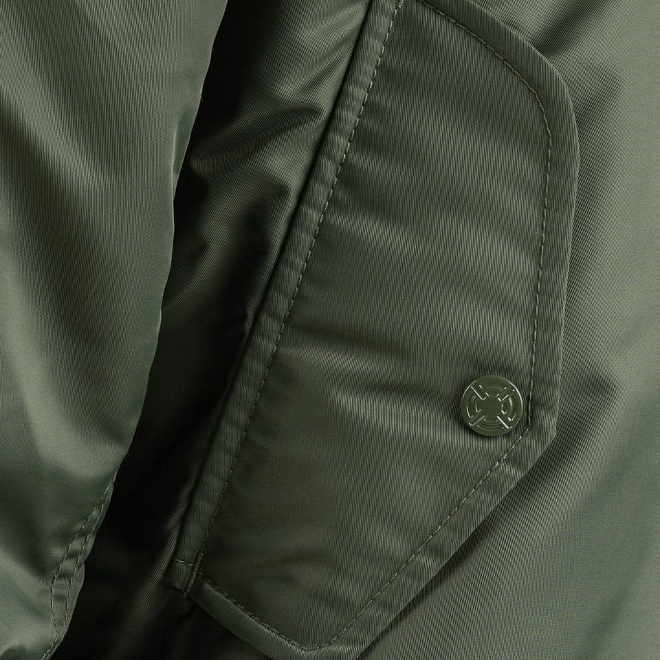 Chaqueta bomber MA1 con capucha ZEENÁ, exterior de nylon y cuello de algodón