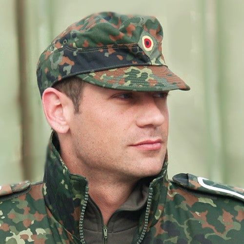 Gorra de campo BW Heer con visera en patrón FLECKTARN y bordado de kokarda