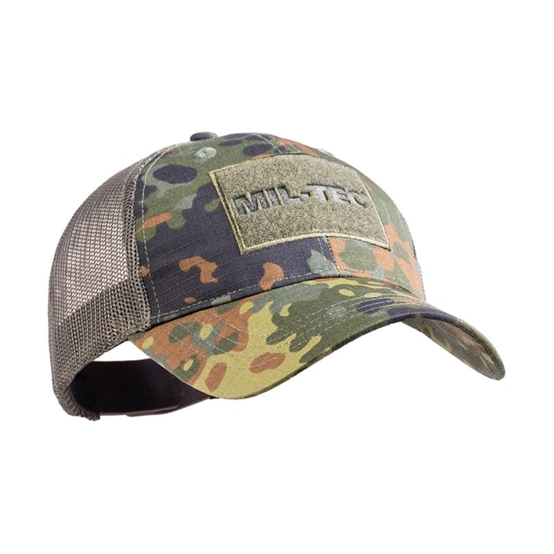 Gorra baseball Trucker verde con malla trasera, correa plástica ajustable y panel de velcro para parches