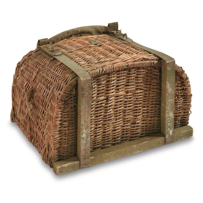 Cesta de mimbre usada para silla de montar, vista frontal