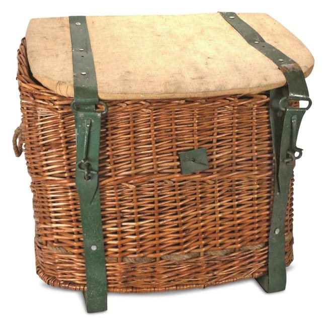 Cesta de mimbre usada para silla de montar, vista frontal