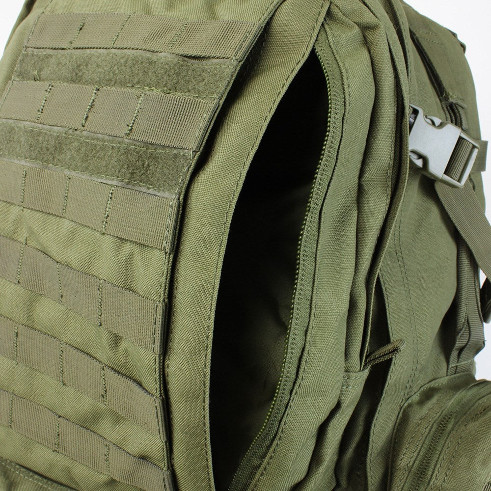 Mochila MOLLE 3-DAYS ASSAULT verde con correas acolchadas y sistema modular MOLLE