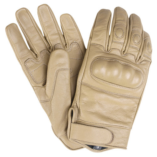 Guantes TACTICA de cuero Coyote, vista del exterior con protección de nudillos y cierre de velcro