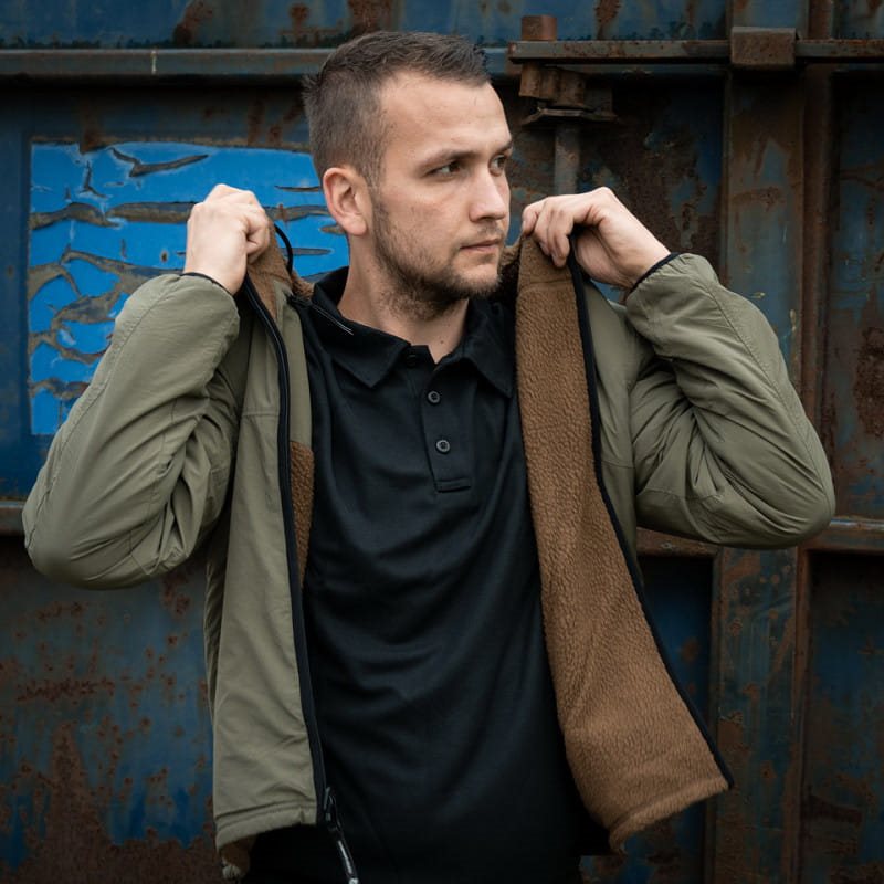Chaqueta reversible softshell impermeable y sherpa con capucha ajustable coyote/verde
