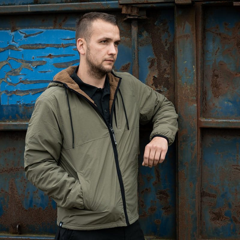 Chaqueta reversible softshell impermeable y sherpa con capucha ajustable coyote/verde