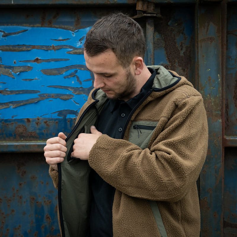 Chaqueta reversible softshell impermeable y sherpa con capucha ajustable coyote/verde