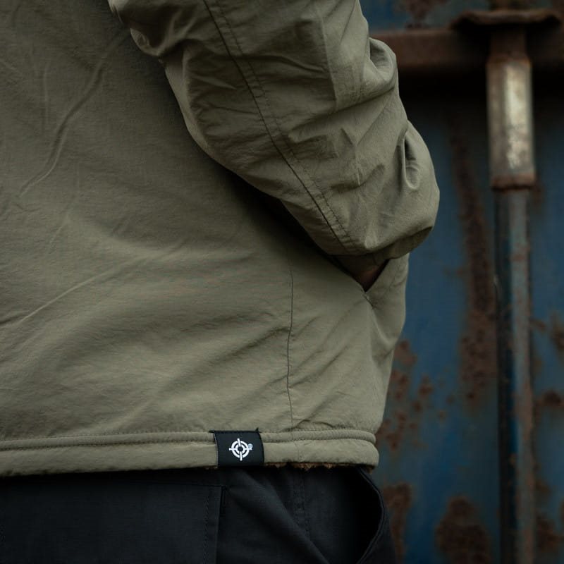Chaqueta reversible softshell impermeable y sherpa con capucha ajustable coyote/verde