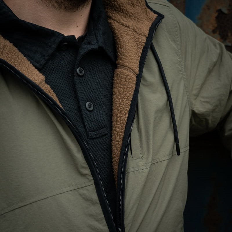Chaqueta reversible softshell impermeable y sherpa con capucha ajustable coyote/verde
