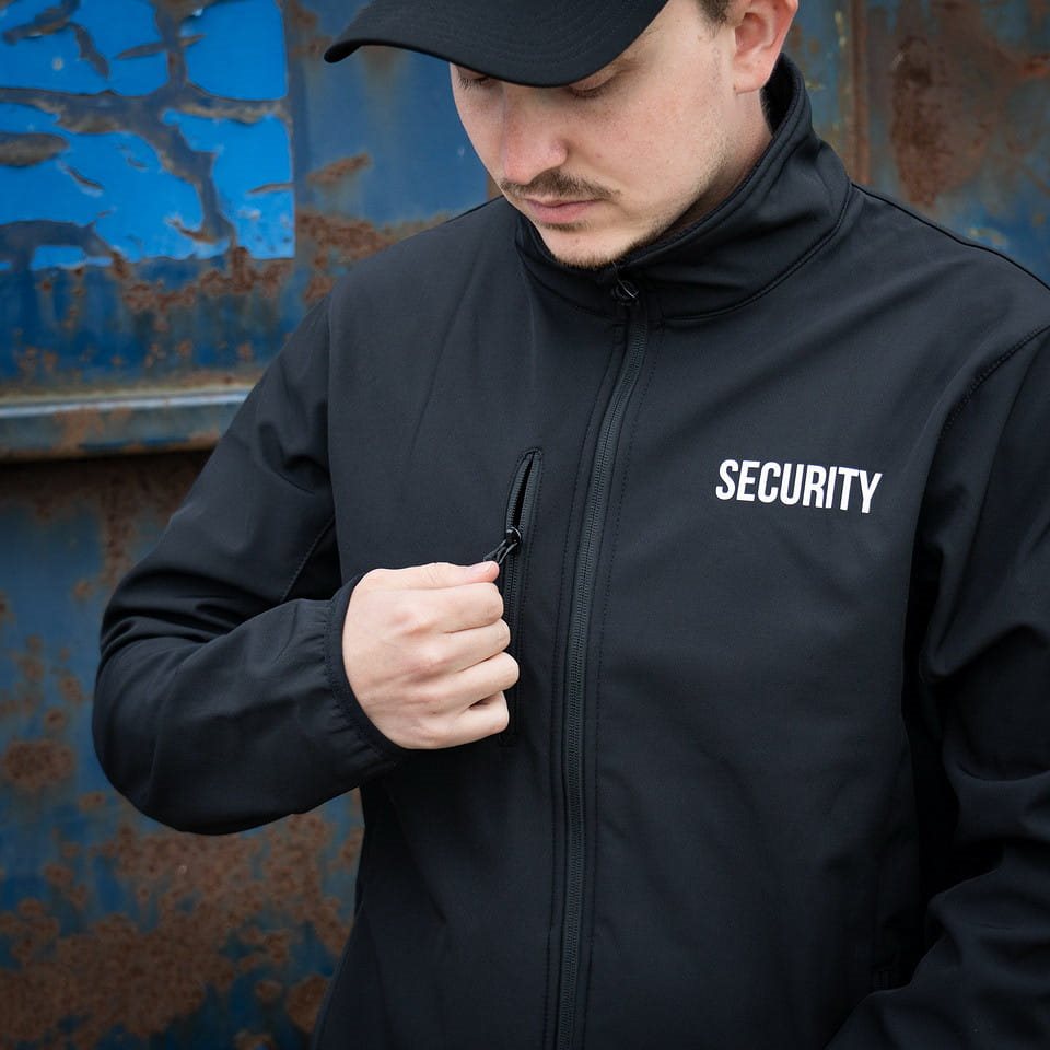 Chaqueta softshell SECURITY negra, vista frontal del producto